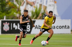 Adson e Du Queiroz em mais um dia de treinamentos no CT do Corinthians