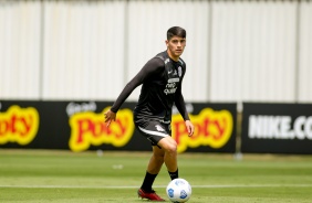 ngelo Araos em mais um dia de treinamentos no CT do Corinthians