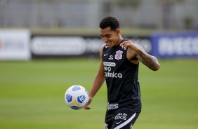 Du Queiroz em mais um dia de treinamentos no CT do Corinthians