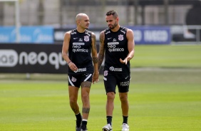 Fbio Santos e Renato Augusto em mais um dia de treinamentos no CT do Corinthians