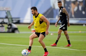 Giuliano em mais um dia de treinamentos no CT do Corinthians