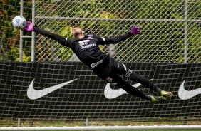 Goleiro Guilherme em mais um dia de treinamentos no CT do Corinthians