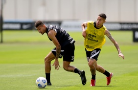 Joo Victor e Gabriel Pereira em mais um dia de treinamentos no CT do Corinthians