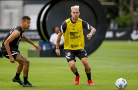 Joo Victor e Rger Guedes em mais um dia de treinamentos no CT do Corinthians