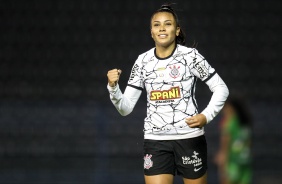 Miri comemorando seu gol no jogo entre Corinthians e Pinda pelo Paulista Feminino