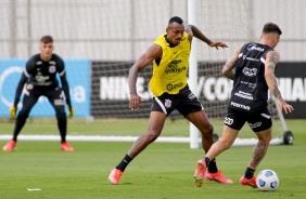 Raul Gustavo e Mosquito em mais um dia de treinamentos no CT do Corinthians