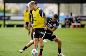 Rger Guedes e Gabriel em mais um dia de treinamentos no CT do Corinthians