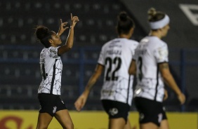 Tarciane comemorando seu gol no jogo entre Corinthians e Pinda pelo Paulista Feminino