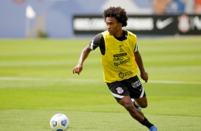 Willan em mais um dia de treinamentos no CT do Corinthians