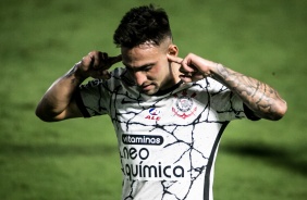 Gustavo Silva comemorando seu gol na partida entre Corinthians e Red Bull Bragantino