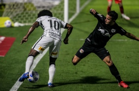 Willian durante jogo entre Red Bull Bragantino, pelo Campeonato Brasileiro