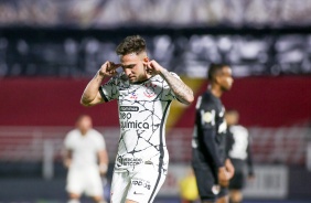 Gustavo Silva comemorando seu gol no jogo entre Corinthians e Red Bull Bragantino