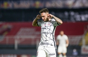 Gustavo Silva comemorando seu gol no jogo entre Corinthians e Red Bull Bragantino