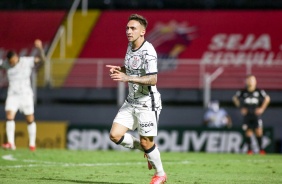 Gustavo Silva comemorando seu gol no jogo entre Corinthians e Red Bull Bragantino