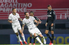 Renato Augusto comemorando seu gol no jogo entre Corinthians e Red Bull Bragantino