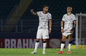 Renato e Fbio durante jogo entre Corinthians e Red Bull Bragantino, pelo Brasileiro