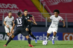 Willian durante jogo entre Corinthians e Red Bull Bragantino, pelo Brasileiro