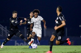 Willian durante jogo entre Corinthians e Red Bull Bragantino, pelo Brasileiro