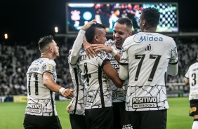 Corinthians saiu atrs, mas conseguiu virar contra o Bahia