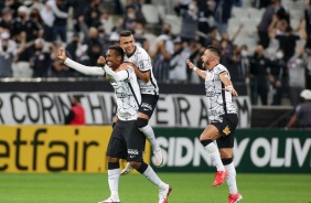 J, Cantillo e Giuliano durante o confronto entre Corinthians e Bahia na Neo Qumica Arena