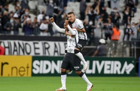 J e Cantillo, autores de dois gols do Corinthians na vitria em cima do Bahia por 3 a 1