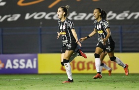 Gabi Portilho e Adriana durante clssico contra o Santos pelo Paulisto Feminino