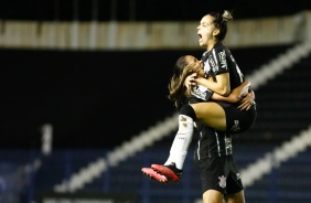 Gabi Portilho e Vic Albuquerque durante clssico contra o Santos pelo Paulisto Feminino