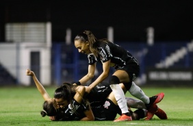 Gabi Portilho, Vic Albuquerque e Adriana durante clssico contra o Santos pelo Paulisto Feminino