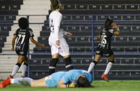 Miri e Yasmim durante clssico contra o Santos pelo Paulisto Feminino