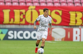 Fagner durante confronto entre Sport e Corinthians