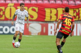 Fagner durante confronto entre Sport e Corinthians