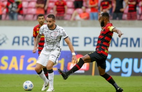 Renato Augusto durante confronto entre Sport e Corinthians