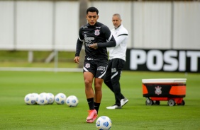 Du Queiroz durante treino do Corinthians no CT Dr. Joaquim Grava