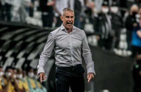 Sylvinho durante partida contra Fluminense