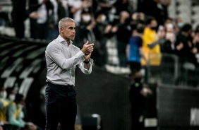 Tcnico Sylvinho durante partida vlida pela 26 rodada do Brasileiro 2021