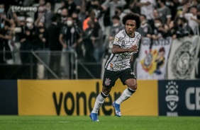 Willian esteve apenas oito minutos em campo contra o Fluminense