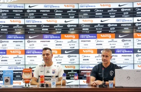 Doriva e Sylvinho durante entrevista coletiva no CT Dr. Joaquim Grava