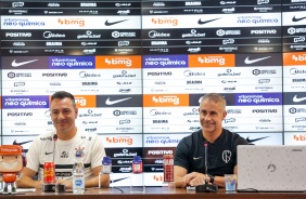 Doriva e Sylvinho durante entrevista coletiva no CT Dr. Joaquim Grava