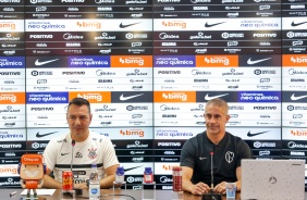 Doriva e Sylvinho durante entrevista coletiva no CT Dr. Joaquim Grava