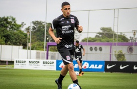 Gabriel durante treino do Corinthians no CT Dr. Joaquim Grava