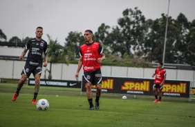 Luan e Gabriel durante treino do Corinthians no CT Dr. Joaquim Grava