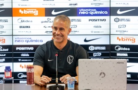 Sylvinho durante entrevista coletiva no CT Dr. Joaquim Grava
