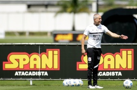 Sylvinho durante penltimo treino antes do Majestoso