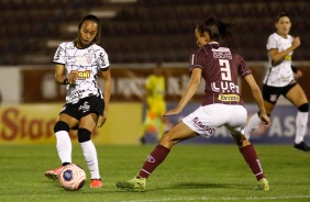 Adriana durante partida entre Corinthians e Ferroviária pela semifinal do Paulista Feminino