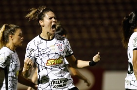 Gabi Zanotti comemora seu gol no jogo entre Corinthians e Ferroviria, pela semifinal do Paulisto