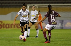 Jheniffer durante partida entre Corinthians e Ferroviria pela semifinal do Paulista Feminino