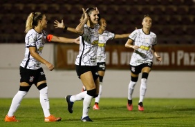 Tamires e Zanotti durante partida entre Corinthians e Ferroviária pela semifinal do Paulista