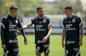 Gabriel Pereira, Vitinho e Mantuan no treino do Corinthians no CT Joaquim Grava