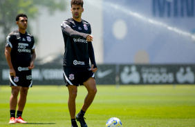 Du e Lo Santos durante atividades do Corinthians no CT Joaquim Grava