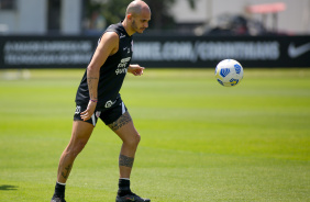 Fábio Santos durante atividades do Corinthians no CT Joaquim Grava